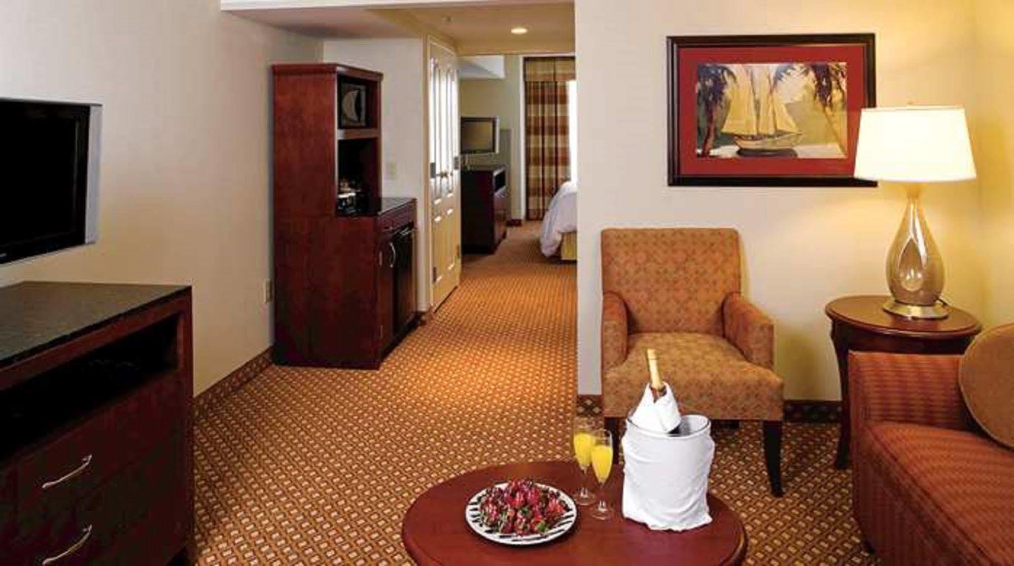 Hilton Garden Inn Lake Forest Mettawa Dış mekan fotoğraf