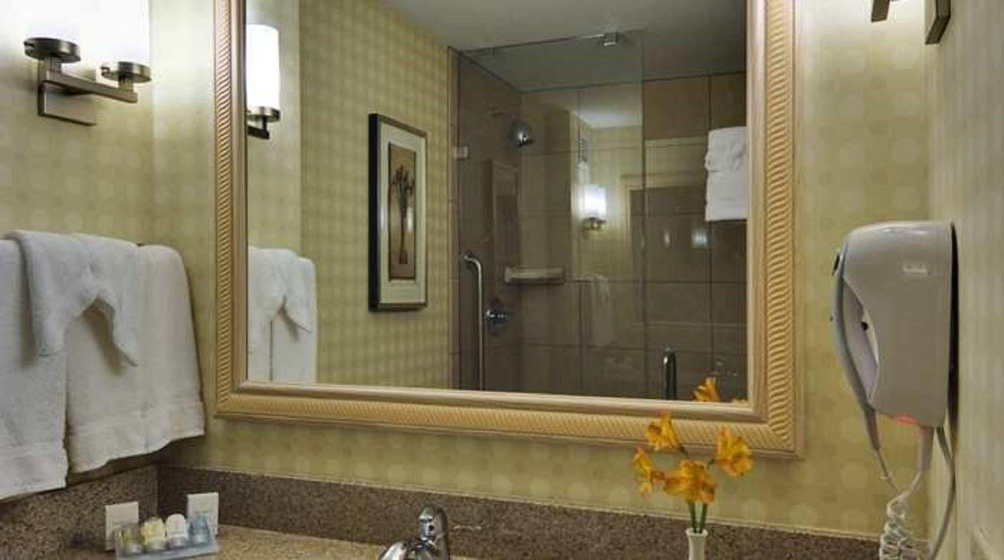 Hilton Garden Inn Lake Forest Mettawa Oda fotoğraf